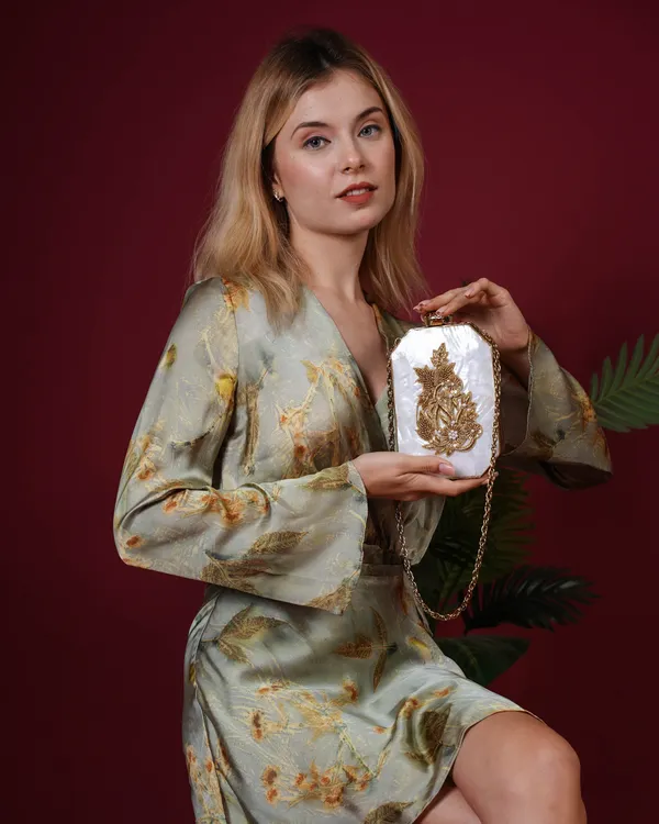 Elowen_Ivory_MOP_Clutch